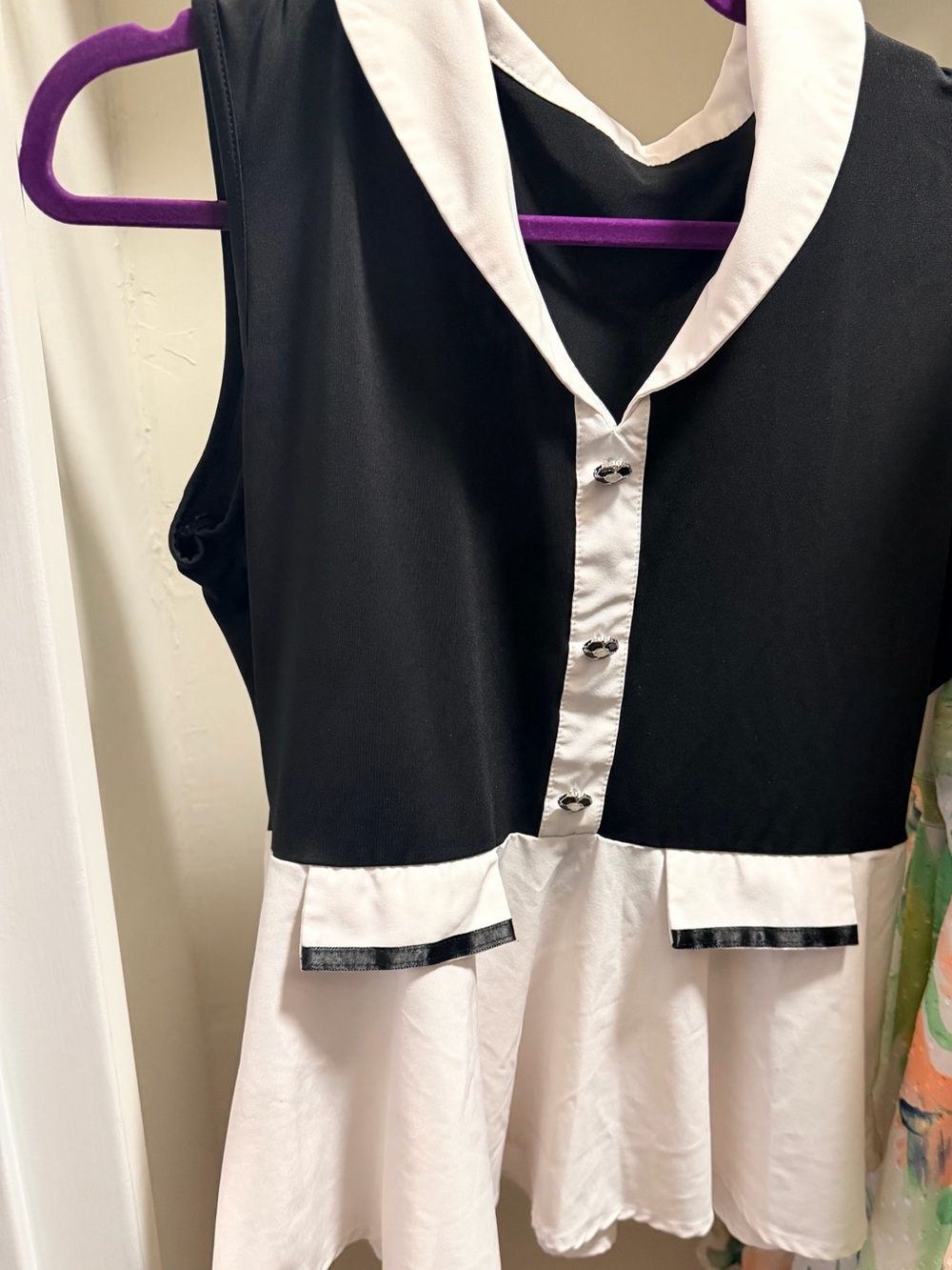 Black and White Sleeveless Peplum Top